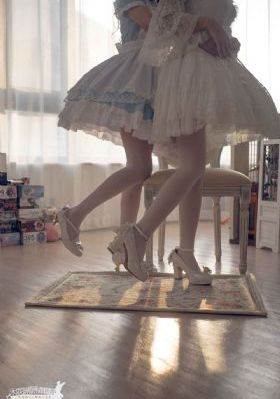 岳故意装睡让我挺进去的电影